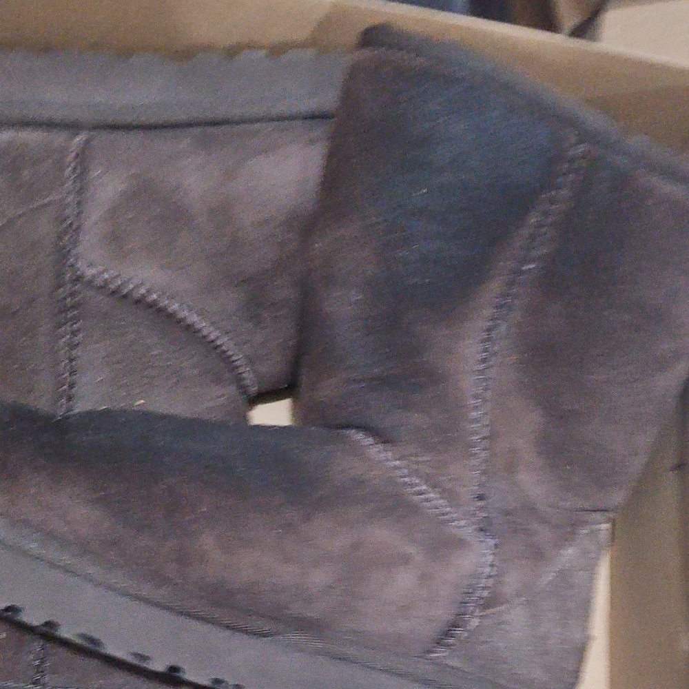 Ugg Classic Mini II Suede Women's Ankle Boots - Chestnut - USED. - Picture 9 of 9